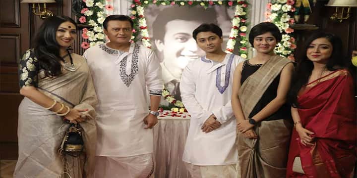 রুপোলি পর্দায় মহানায়কের জীবনের অজানা কাহিনী। শুভ মহরৎ হল নতুন ছবি 'অচেনা উত্তম' এর। হাজির রইলেন একঝাঁক কলাকুশলীরা।