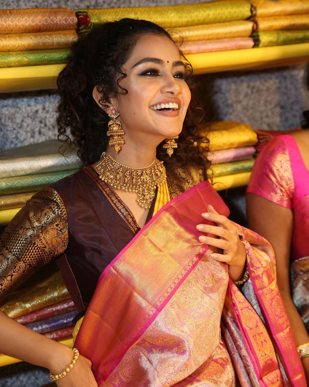 Anupama Parameswaran in Red Linen Saree - MS Handloom