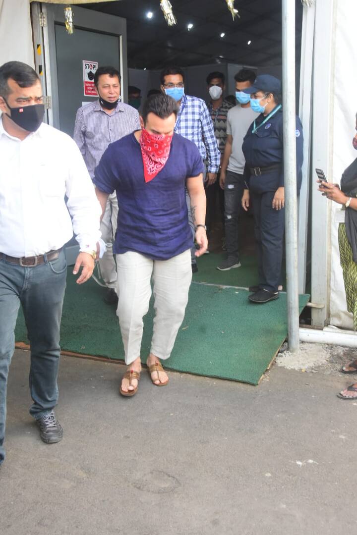 The 'Kal Ho Na Ho' actor sported a bandana as a precautionary measure against COVID-19. (All PICS Credit: Manav Manglani)
