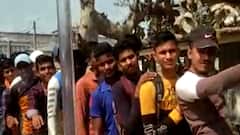 Bihar: Crowd gathers in Saharsa hospital for Corona test, norms violated