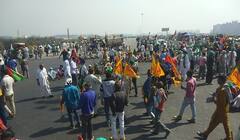 ਅੰਦੋਲਨ 'ਚ ਡਟੇ ਕਿਸਾਨਾਂ ਵੱਲੋਂ ਸਰਕਾਰ ਨੂੰ ਜਗਾਉਣ ਦੀ ਕੋਸ਼ਿਸ਼, ਰੋਡ ਜਾਮ ਕਰਕੇ ਪ੍ਰਦਰਸ਼ਨ ਜਾਰੀ