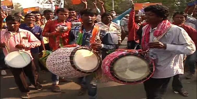 BJP Bridage Rally: Prime Minister's meeting is in the brigade, Last minute preparation going on BJP Bridage Rally: তাসা পার্টি থেকে মোদির মুখোশ, ব্রিগেডে আজ প্রধানমন্ত্রীর পাশে মিঠুন