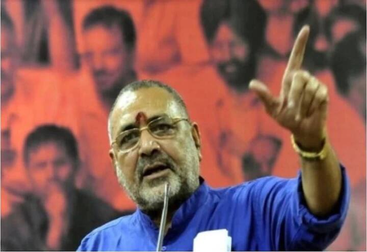 Giriraj Singh: সরকারি আধিকারিকেরা কথা না শুনলে ‘বাঁশ দিয়ে মারুন’, গিরিরাজের মন্তব্য ঘিরে বিতর্ক Beat up officials with sticks if they don't listen, says Giriraj Singh Giriraj Singh: সরকারি আধিকারিকেরা কথা না শুনলে ‘বাঁশ দিয়ে মারুন’, গিরিরাজের মন্তব্য ঘিরে বিতর্ক