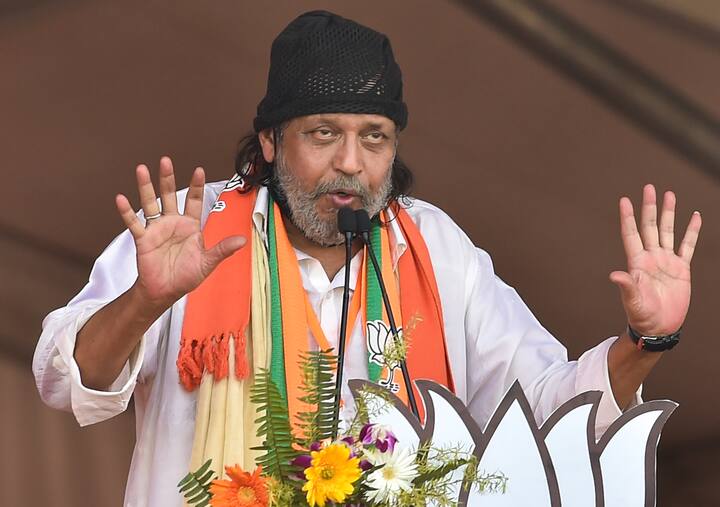 হাইভোল্টেজ সভায় হেভিওয়েট যোগদান। আজ ব্রিগেডে মোদির সভায় বিজেপিতে যোগদান করলেন মিঠুন চক্রবর্তী।