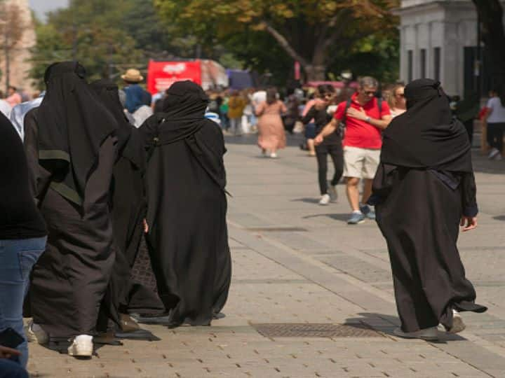 Sri Lanka to ban burqa, shut many Islamic schools: Minister Sarath Weerasekera Sri Lanka: বোরখা নিষিদ্ধ হচ্ছে শ্রীলঙ্কায়? কেন?