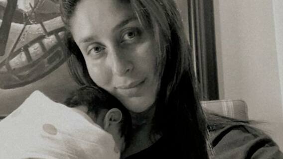 Kareena Kapoor posts first picture of newborn son | Khabar Filmy Hai