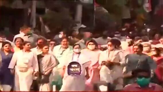 WB Election 2021: জ্বালানি মূল্যবৃদ্ধির প্রতিবাদ, নারী দিবসে মহিলা-ব্রিগেডকে নিয়ে রাজপথে মমতা