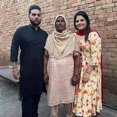 ਕਰਨ ਔਜਲਾ ਆਪਣੀ ਮੰਗੇਤਰ ਨਾਲ ਨਾਨਕੇ ਪਿੰਡ ਪਹੁੰਚ ਕੇ ਹੋਏ ਭਾਵੁਕ