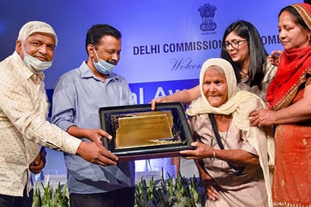 Delhi CM Arvind Kejriwal honours Punjab's ‘dadi’ Mohinder Kaur over farm protest on the occasion of International Women’s Day International Women’s Day: ਮਹਿਲਾ ਦਿਵਸ ਮੌਕੇ ਪੰਜਾਬ ਦੀ ਦਾਦੀ ਮਹਿੰਦਰ ਕੌਰ ਨੂੰ ਅਰਵਿੰਦ ਕੇਜਰੀਵਾਲ ਨੇ ਕੀਤਾ ਸਨਮਾਨਿਤ