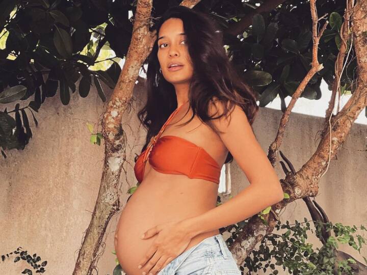 Third Time Pregnant Lisa Haydon Baby Bump Photos: Rascals Actress Reveals She Is Having Baby Girl 'With My Very Little Woman..': Third Time Pregnant Lisa Haydon Flaunts Her Bare Baby Bump