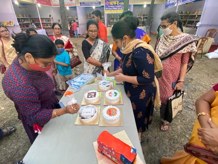 এক সময় বিজেপি নেতা লালকৃষ্ণ আডবাণী রথযাত্রা চালু করেছিলেন। তারপর থেকে বিভিন্ন নির্বাচনের আগে বিজেপি রথযাত্রা করেছে। ব্যতিক্রম নয় এবছর পশ্চিমবঙ্গের বিধানসভা নির্বাচন। ইতিমধ্যেই জেলায় জেলায় রথযাত্রা বার করেছে বিজেপি। এই রথযাত্রায় কখনও সামিল হয়েছেন বিজেপির সর্বভারতীয় সভাপতি জে পি নাড্ডা কখনও স্বরাষ্ট্রমন্ত্রী অমিত শাহ।