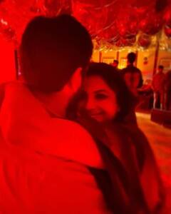 સોનમની બહેન રિયાએ શેર કરી બૉયફ્રેન્ડ સાથેની એકદમ ઇન્ટીમેટ તસવીરો, જુઓ Photos......