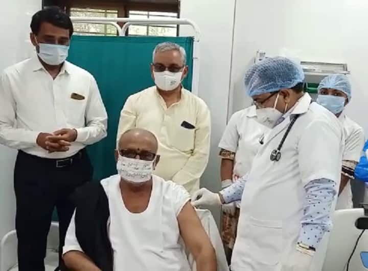 Famous Kathakar Morari Bapu appeals people to take Corona Vaccine Amreli : કથાકાર મોરારી બાપુએ લીધી કોરોનાની રસી, લોકોને શું કરી અપીલ?