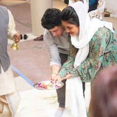 બૉલીવુડની આ હૉટ એક્ટ્રેસે ન્યૂયોર્કમાં શરૂ કરી ભારતીય રેસ્ટૉરન્ટ, પતિ સાથે કરી પૂજા, જુઓ તસવીરો