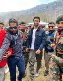 Vicky Kaushal at Uri Base Camp: উরি বেস ক্যাম্পে ভিকি কৌশল, ধন্যবাদ জানালেন ভারতীয় সেনাকে