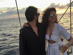 સોનમની બહેન રિયાએ શેર કરી બૉયફ્રેન્ડ સાથેની એકદમ ઇન્ટીમેટ તસવીરો, જુઓ Photos......