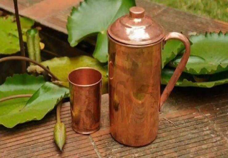 copper vessel has tremendous benifit accoording to aayurved તાંબાના વાસણમાં ભરેલું પાણી પીવાથી થાય છે આ અદભૂત ફાયદા, જાણો કેવી રીતે છે સ્વાસ્થ્યવર્ધક