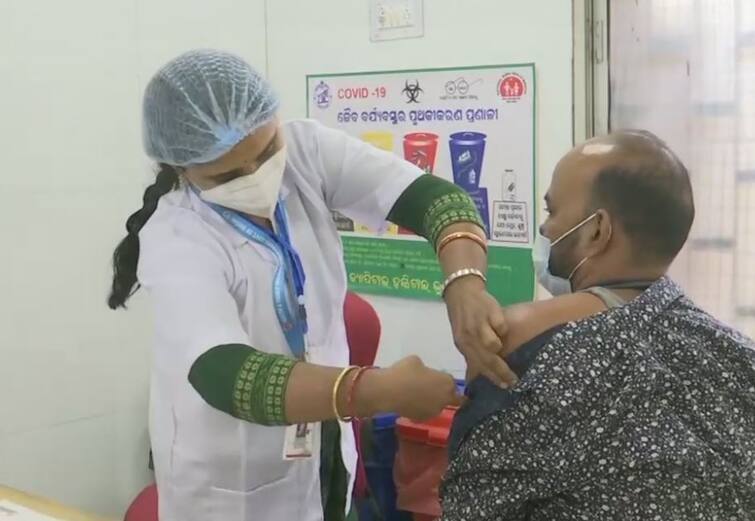 Coronavirus Cases India Updates 12th March 2021 union health ministry Coronavirus Update | गेल्या चोवीस तासात कोरोनाच्या 23 हजार नव्या रुग्णांची भर, दोन कोटी 40 लाख लोकांचे लसीकरण पूर्ण