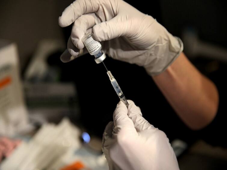 Food and Drug Administration moves to reduce remedicivir injection prices to 1500 by controlling them रेमडेसिवीर  इंजेक्शनच्या किमती नियंत्रित  करून 1500 पर्यंत कमी करण्यासाठी अन्न व औषध प्रशासनाच्या हालचाली