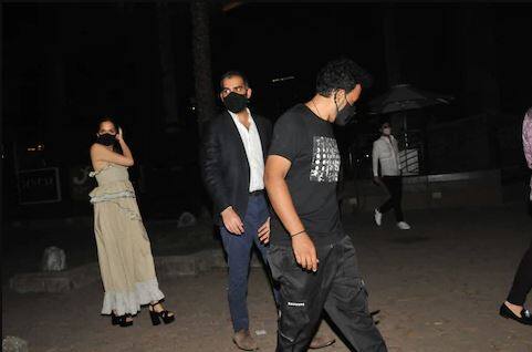 ਇਹ ਤਸਵੀਰਾਂ ਉਦੋਂ ਕਲਿੱਕ ਕੀਤੀਆਂ ਗਈਆਂ ਜਦੋਂ ਸ਼ਰਧਾ ਡਿਨਰ ਕਰਨ ਤੋਂ ਬਾਅਦ ਮੁੰਬਈ ਦੇ ਇਕ ਰੈਸਟੋਰੈਂਟ ਤੋਂ ਬਾਹਰ ਜਾ ਰਹੀ ਸੀ।