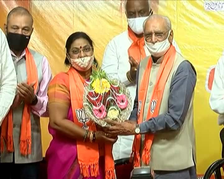 ડેપ્યુટી મેયર બનાવાયેલાં ગીતાબેન પટેલ નારણપુરા વોર્ડમાંથી ચૂંટાયાં છે.