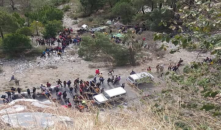 Chamba Bus Accident: ਬੱਸ ਖੱਡ 'ਚ ਡਿੱਗਣ ਨਾਲ ਕਈ ਲੋਕਾਂ ਦੀ ਮੌਤ, ਬਚਾਅ ਕਾਰਜ ਜਾਰੀ Chamba Bus Accident: Many killed as bus falls into gorge, rescue operation continues Chamba Bus Accident: ਬੱਸ ਖੱਡ 'ਚ ਡਿੱਗਣ ਨਾਲ ਕਈ ਲੋਕਾਂ ਦੀ ਮੌਤ, ਬਚਾਅ ਕਾਰਜ ਜਾਰੀ