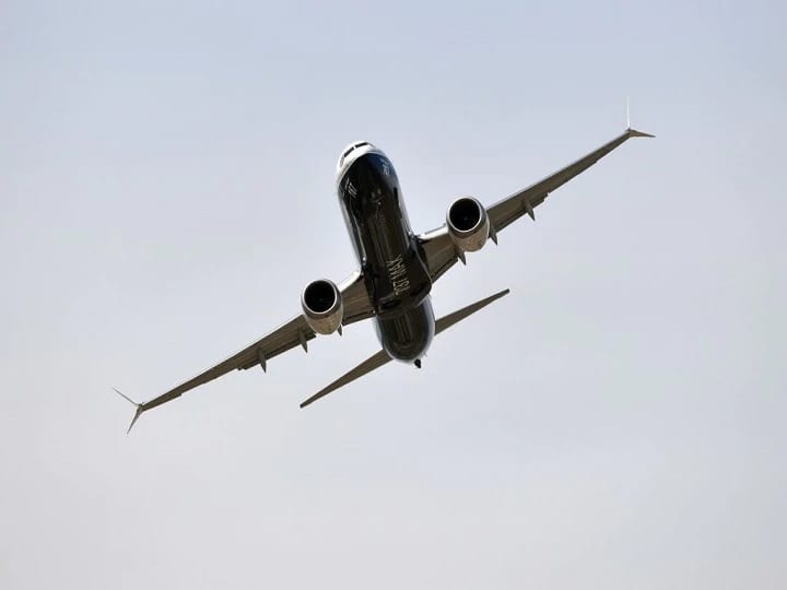 aeroplane with atleast 28 people board goes missing in Russia, know in details Russia Plane Crash: রাশিয়ায় প্রায় ২৮ জনকে নিয়ে সমুদ্রে ভেঙে পড়ল বিমান