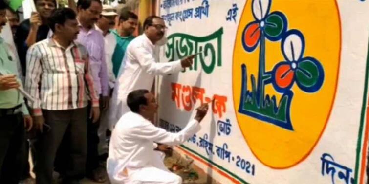 WB Election 2021: outgoing Trinamool MLA started writing on the wall WB Election 2021: টিকিট না পেয়ে ‘অভিমান’, তবু তৃণমূল প্রার্থীর প্রচারে বিদায়ী বিধায়ক