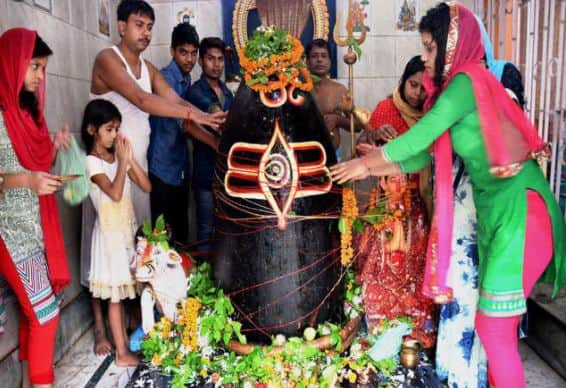 Shravan 2021: Perfoom puja or abhishek to Lord Shiva as per your horoscope Shravan 2021: શ્રાવણ મહિનામાં રાશિ મુજબ કરો પૂજા-અભિષેક, મહાદેવ પ્રસન્ન થઈને આપશે મનોવાંછીત ફળ