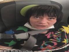 વિમાનની અંદર અચાનક મહિલા બધાની વચ્ચે ઉતારવા લાગી પોતાના કપડાં, જાણ થતાં જ ક્રૂ મેમ્બરે મહિલાને પકડી લીધી ને પછી..........