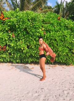 IN PICS: Kasautii Zindagii Kay’s Prerna Aka Erica Fernandes Raises OOMPH In Red & Black Bikini Set While Posing In Maldives