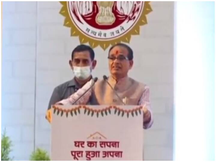 Video Madhya Pradesh CM Shivraj Singh Chouhan Pawri Ho Rahi Hai Trend To Warn Land Mafia WATCH | CM Shivraj Singh Joins 'Pawri Ho Rahi Hai' Trend Signaling Crackdown Against Land Mafias In Madhya Pradesh