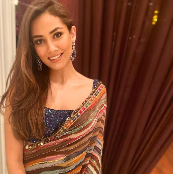 The yummy-mummy of two Mira teamed her saree with a blue shimmer blouse nailing her fashion choices once again [pic credit: Instagram]