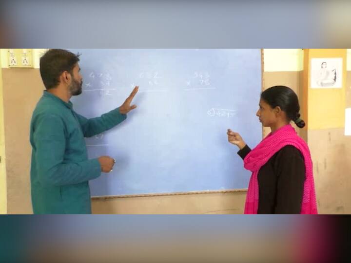 Pakistan Return Deaf and dumb girl Gita studying reginal language Parbhanis Pahal Foundation taking care of her पाकिस्तानातून परतलेली मुकबधीर गीता गिरवतेय मराठी, गणिताचे धडे; परभणीच्या पहल फाऊंडेशनकडून सांभाळ
