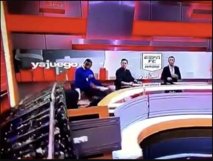 Shocking Accident Caught On Air: ESPN Journalist Crushed After Studio Set Falls On Him | Watch Video ਨਿਊਜ਼ ਚੈਨਲ 'ਚ ਵਾਪਰਿਆ ਵੱਡਾ ਹਾਦਸਾ, ਵੀਡੀਓ ਹੋ ਰਹੀ ਵਾਇਰਲ