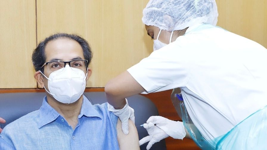 मुख्यमंत्री उद्धव ठाकरेंनी घेतली कोरोनाची लस, लसीकरणानंतर काय म्हणाले ठाकरे?