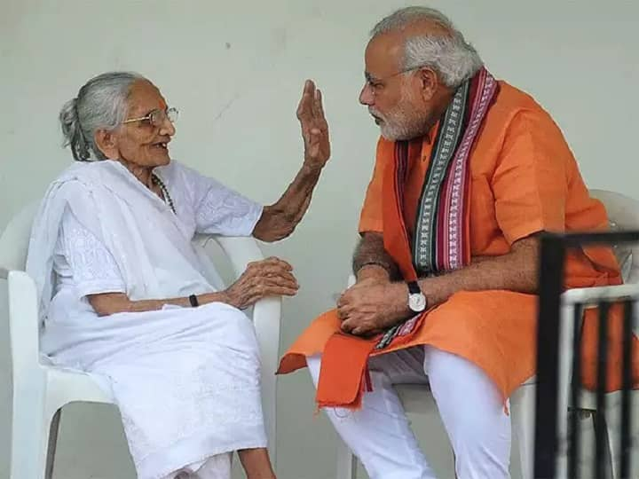 PM Narendra Modi Will Meet His Mother Heeraben Modi On June 18 To Celebrate Her 100th Birthday 18 જૂને 100 વર્ષનાં થઈ રહેલ માતા હીરા બાને મળવા આવશે PM મોદી, કરાયું છે વિશેષ આયોજન