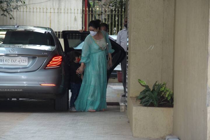 Bollywood actress Kareena Kapoor was spotted by the paparazzi at her sister Karisma Kapoor's house on Thursday (March 11). She was accompanied by her son Taimur Ali Khan and mother Babita Kapoor.