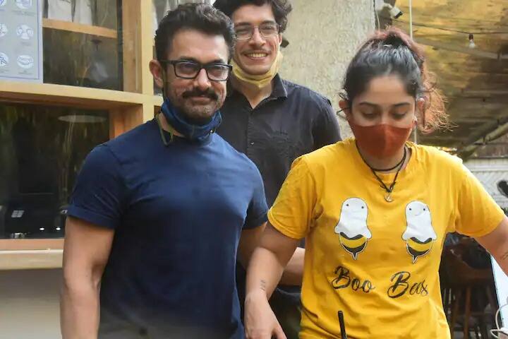 আমির খানের দ্বিতীয় স্ত্রী কিরণ রাও এবং তাঁদের ছেলে আজাদ রাও খানের সঙ্গে সুসম্পর্ক বজায় রাখেন আমিরের মেয়ে ইরা খান। আজাদের সঙ্গে মাঝেমধ্যেই ইনস্টাগ্রাম হ্যান্ডেলে