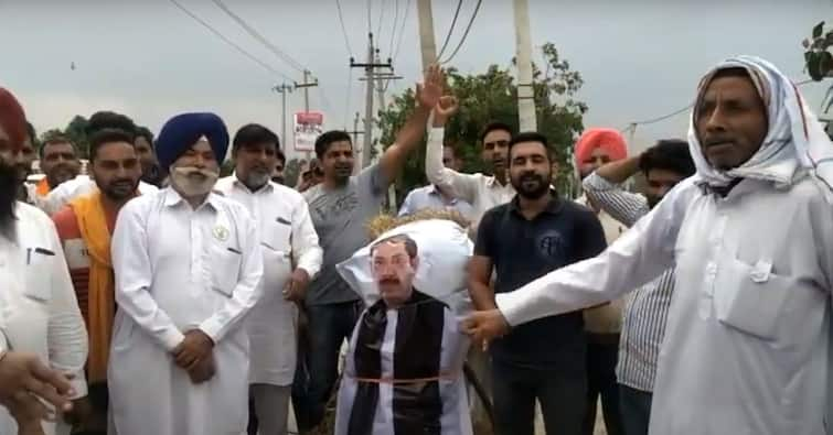 Farmers staged protest against JJP MLA Devendra Babli in Fatehabads Tohana Farmers Protest: ਖੱਟੜ ਸਰਕਾਰ ਬਚਾਅ ਕੇ ਬੁਰੇ ਫਸੇ ਜੇਜੇਪੀ ਵਿਧਾਇਕ, ਹੁਣ ਕਿਸਾਨ ਕਰ ਰਹੇ ਵੱਡੇ ਐਲਾਨ