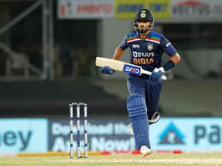 Shreyas Iyer K Sticker: ஸ்ரேயாஸ் அணிந்திருக்கும் விலை உயர்ந்த கேட்ஜெட்...என்னது அதோட விலை இவ்வளவா?