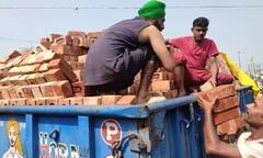 ਕੁੰਡਲੀ ਬਾਰਡਰ ’ਤੇ ਕਿਸਾਨ ਪਲਾਟ ਕੱਟ ਕੇ ਪੱਕੇ ਮਕਾਨ ਉਸਾਰਨ ਲੱਗੇ, ਪੰਜਾਬ-ਹਰਿਆਣਾ ਦਾ ਬਣੇਗਾ ਸਾਂਝਾ ਮੁਹੱਲਾ