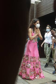 PICS | Sara Ali Khan’s Baby Pink Attire Grabs Attention As She Gets Snapped At Ad Shoot