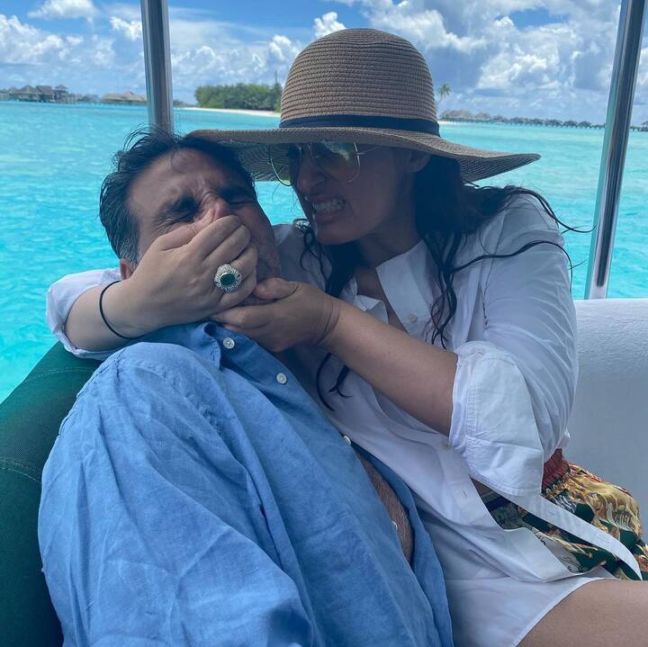 “Couples on Instagram and then in reality. If we all really smiled at each other like we do when someone pulls out a camera, there would be fewer divorces,” the caption for the post read.