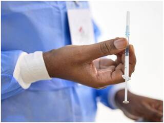 AstraZeneca COVID-19 Vaccine: ડેનમાર્ક, નોર્વે અને આઈસલેન્ડે એસ્ટ્રાજેનેકાની રસી પર લગાવ્યો પ્રતિબંધ, જાણો શું છે કારણ