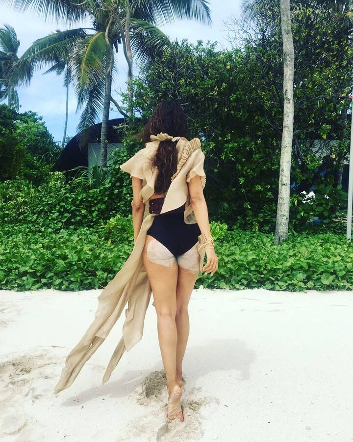 Malaika Arora donned a beige top and flaunted her toned legs while turning her back towards the camera. She captioned the post as, “Beach Bum.”