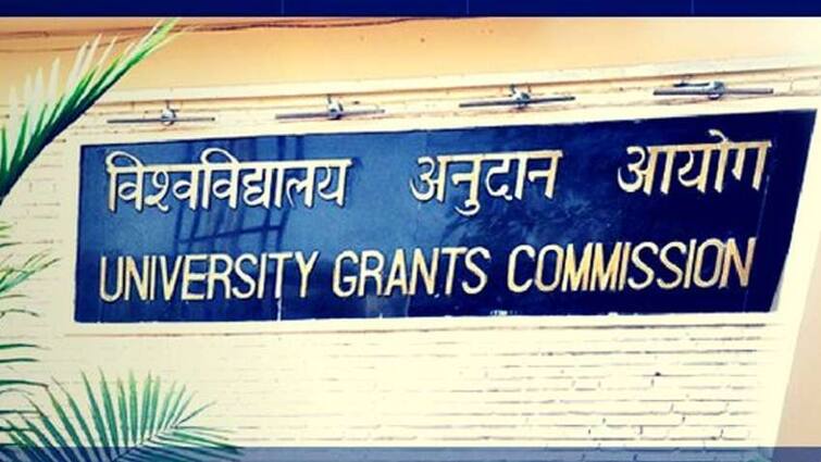 UGC to allow industry experts without PhD degree or NET qualification to teach in Universities UGC: યુજીસીનો મોટો નિર્ણય, યુનિવર્સિટીમાં ભણાવવા હવે PhD ડિગ્રીની નહીં પડે જરૂર