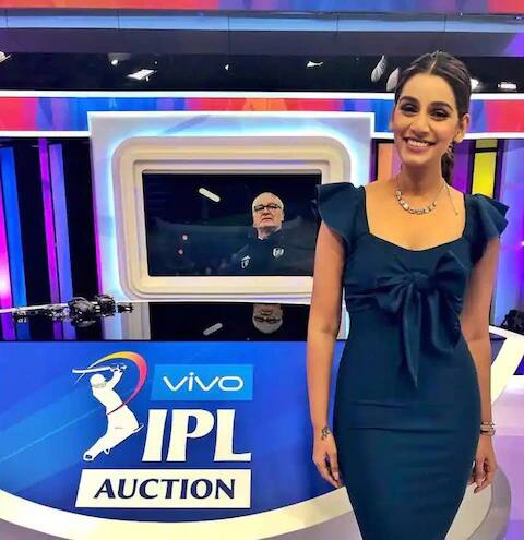 ही 28 वर्षांची तरूणी कोण आहे? तुम्ही या टीव्ही अँकर बद्दल अधिक माहिती जाणून घेऊ शकता.