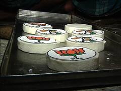 WB Election 2021: ভোটের বাজারে দেদার বিকোচ্ছে মোদি-মমতা সন্দেশ