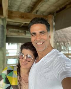 'Couples On Insta And Then In Reality': Twinkle Khanna Shares Goofy Pics With Hubby Akshay Kumar From Their Beach Vacation